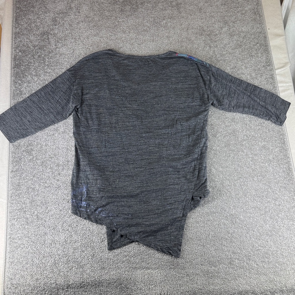 Desigual Gray Floral 1/2 Long Sleeve Top Blouse Shirt Womens S Asymmetrical Boho - Picture 10 of 11